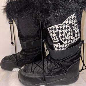 All black with checkerboard dc fur chalet snow boot